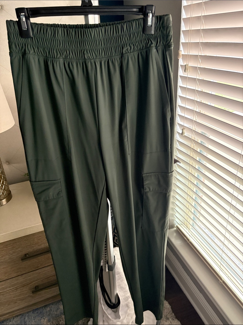 Women's Elastic Waist Cargo Pants - Olive Green